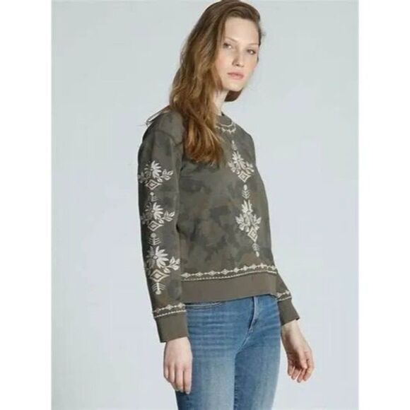 Driftwood Teddy Embroidered Camo Pullover Sweatshirt Womens Size M Medium - Picture 1 of 14